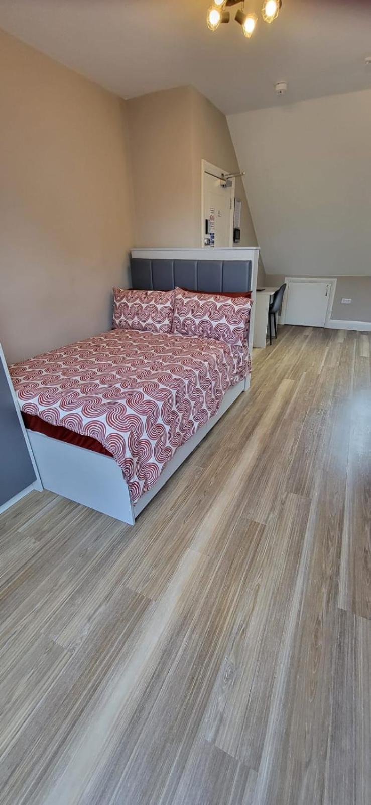Sands House - Luxury Modern Studios With Secure Parking In Epsom, Surrey Værelse billede