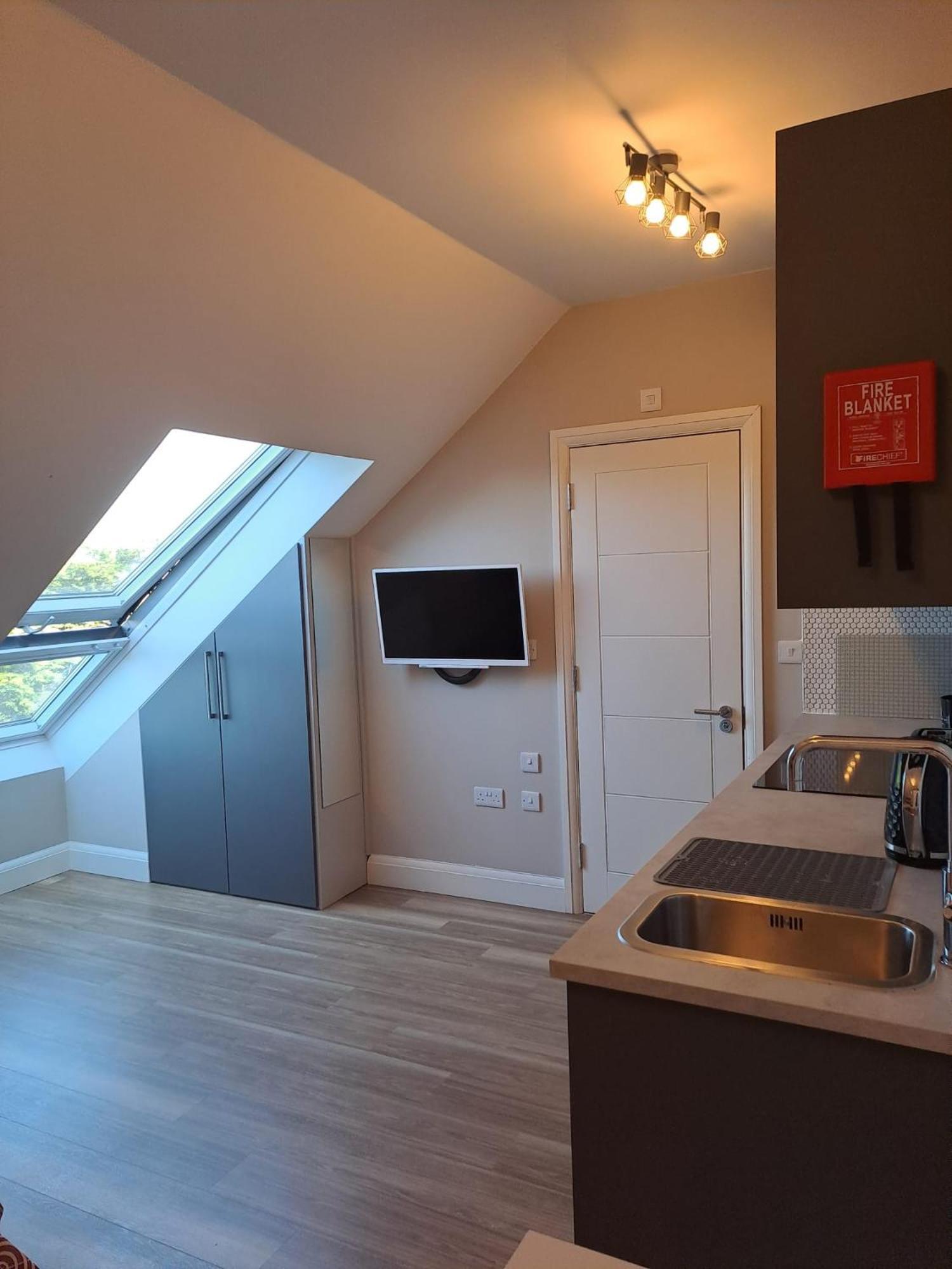 Sands House - Luxury Modern Studios With Secure Parking In Epsom, Surrey Værelse billede