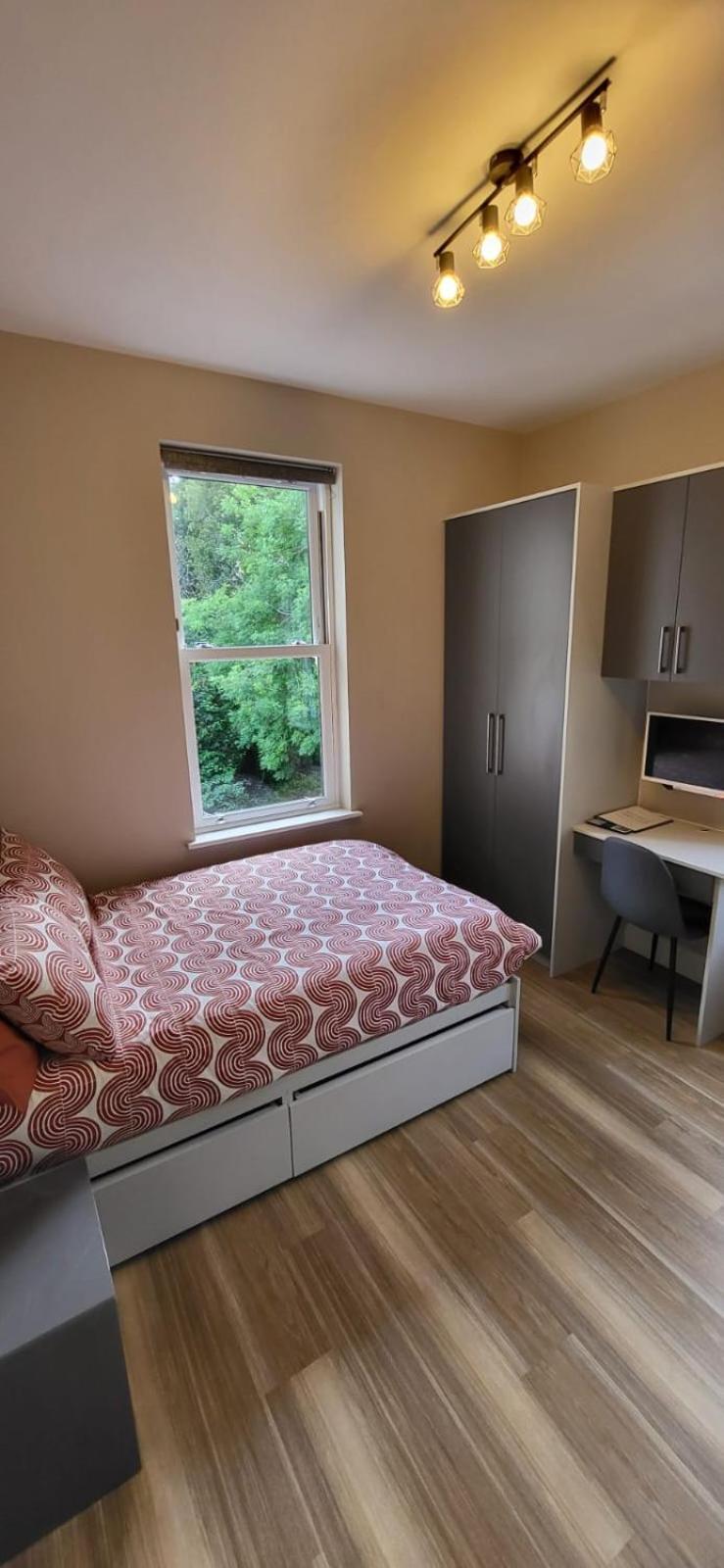 Sands House - Luxury Modern Studios With Secure Parking In Epsom, Surrey Eksteriør billede